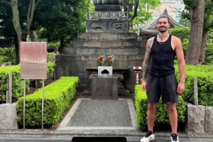 期待下赛季和阿杜配合！亚当斯开启日本行在日本静修